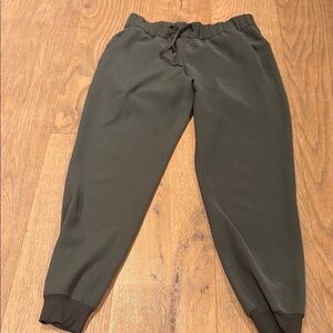 Lululemon athletica on the fly jogger size 6
